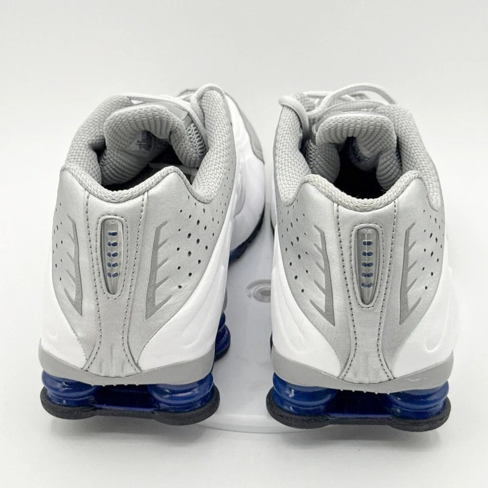 Nike Shox R4 Size 11 Mens White/White Silver HQ1988-102, NEW